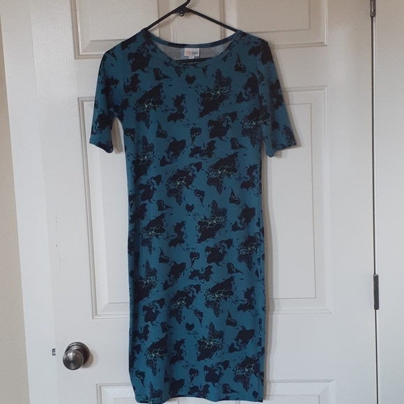 LulaRoe Julia - Picture 1 of 5